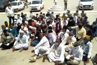 farmers Protest at Patdi Seva Sadan