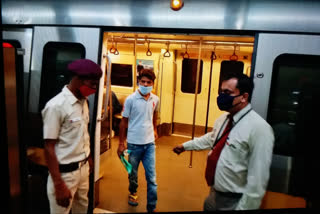 92 people get challan in delhi metro