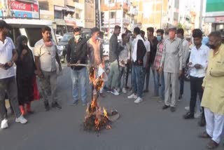 karni sena burn effigy of maharashtra cm uddhav thackeray in hisar