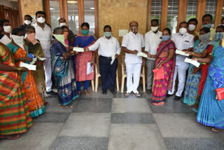 parakala mla challa darma reddy distribution kalyana laxmi cheques in warangal urban district