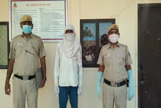 Baba Haridas Nagar police arrested two criminals