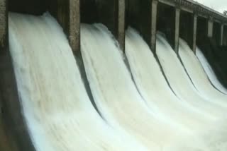 Bhopal-Nagpur highway close due to flood in Dhar river