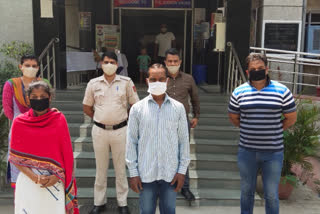 Two fraudsters arrested in the name of making maids for household work by sarita vihar police