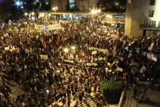 Thousands demand resignation of Israeli PM