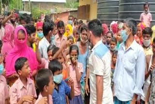 protest in Batadrawa against irregular distribution of rice for lunch