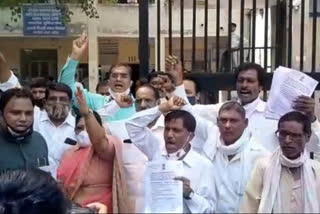 sanitation workers protesting for salary demand at karol bagh in delhi