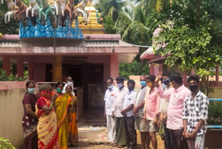 TDP leaders protest against antharvedhi chariot incident in andhra pradhesh