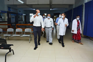 Collector Sarveshwar Narendra Bhure visited covid Care