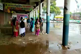 കണ്ണൂർ  kannur  neet exam  thaliparamp  students traped  absents of buses  muslim league  മുസ്‌ലിം യൂത്ത് ലീഗ് വൈറ്റ് ഗാർഡ്  തളിപ്പറമ്പിൽ