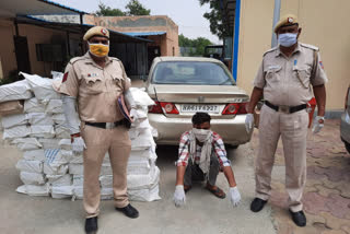 Baba Haridas Nagar police arrested smuggler with 25 cases of illegal liquor