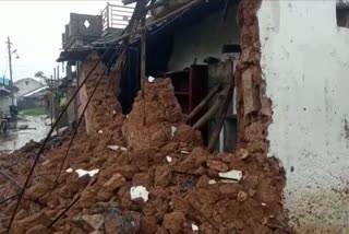 home-wall-collapse-due-to-rain-in-chidurga