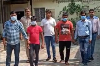 Special staff arrested two snatchers in delhi