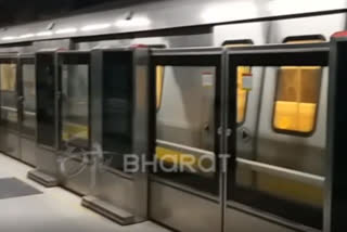 metro on yellow line disturbed for repairing