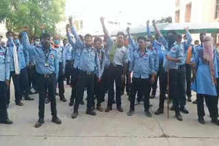 guards proteste at Jhalawar Medical College