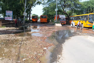 burari main road in bat condition administration and representatives are not concerned