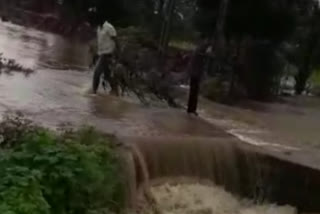 ઉપરવાસમાં ભારે વરસાદના કારણે ડેમમાંથી પાણી છોડવામાં આવતા ભાદર નદીમાં ઘોડાપૂર, રસ્તાઓ 5 કલાક બંધ