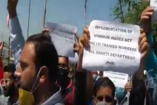 temporary employees of jal shakti department protest in anantnag