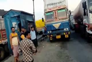 fight-on-toll-plaza-in-giridih