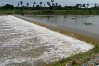 ponds-flooded-with-rain-water-in-dornakal-due-to-heavy-rain-in-mahabubabad-district