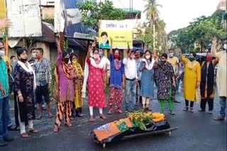 bjp-workers-block-the-road-in-coochbehar