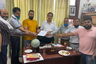 LIC worker Sundernagar submitted memorandum to former MLA regarding demands