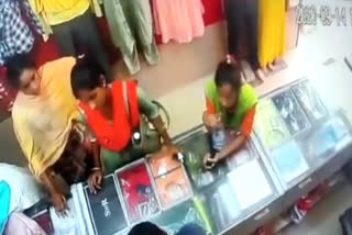 Fake customer stole money from woman purse in gannaur
