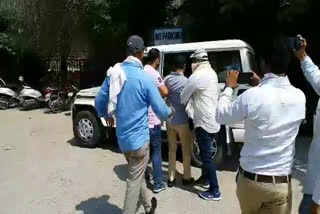 Vigilance team caught two roadways employees taking bribe in sirsa