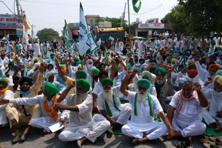 Farmers, laborers and arhtia staged daily protests in Mansa against Agriculture Ordinances