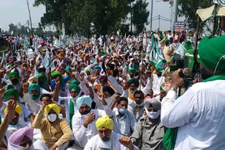 Farmers block highway in Bathinda against Agriculture Ordinance