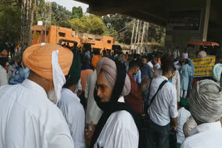 Farmers took to the streets against the Agriculture Ordinance and blocked the Kharar-Kurali Highway