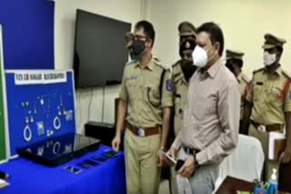 thiefs  wife husband  arrested  in hyderabad