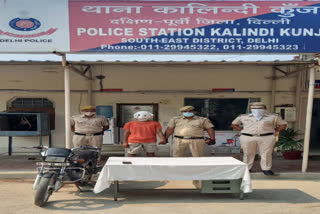 Kalindi Kunj police arrested a thief in mobile loot case