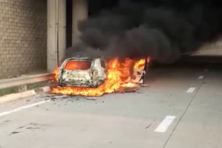 palwal duster car got fire near kmp flyover