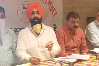 President of the Board of Trade Inderjeet Singh organized press conference in shimla