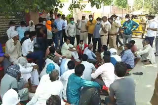 Villagers protest, Demand to arrest accused, उदयपुरवाटी झुंझुनू न्यूज़