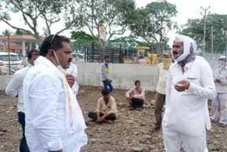 fir on mla suresh dhus for  stopped sugarcane workers in beed