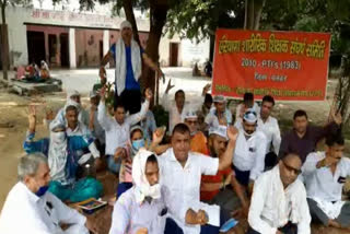 pti teachers protest against government in palwal