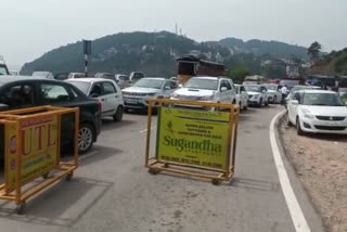 People had to wait for notification on the Parwanoo border to enter Himachal