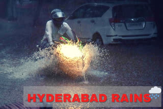 Two killed as heavy rains  heavy rains lash Hyderabad  Hyderabad flooding roads  കനത്ത മഴയിൽ ഹൈദരാബാദിൽ രണ്ട് പേർ മരിച്ചു