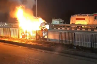 car caught fire near iti chowk karnal