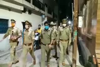 पुलिस ने की फुट पेट्रोलिंग.