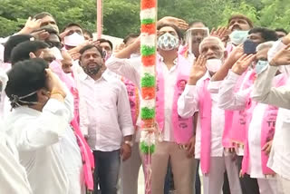 Minister KTR hoisted the flag at Telangana Bhavan