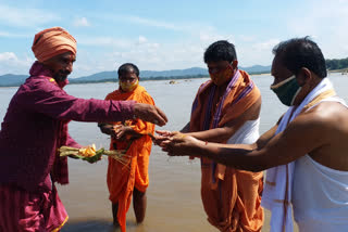 ଅତୃପ୍ତ ଆତ୍ମାର ଶୁଦ୍ଧିକରଣ ପାଇଁ ସ୍ବେଚ୍ଛାସେବୀଙ୍କ ତିଳତର୍ପଣ