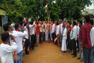 bjp leaders hoisted the national flag on the occasion of telangana liberation day in devarkadra mahabubnagar district