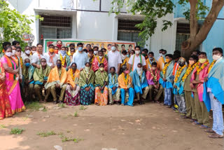 BJP morcha honored sanitation workers on the occasion of modi birthday