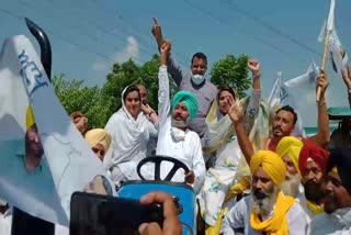 Aam Aadmi Party pulls out tractor march to Badal village in protest of Agriculture Ordinance
