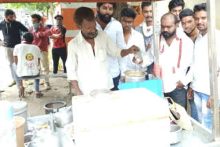 nsui celebrates pm modi birthday is national unemployment day and distribute free tea in akola