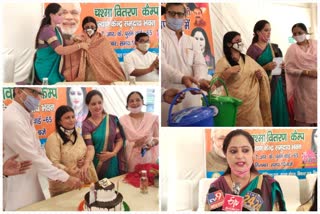 bjp-leaders-distribute-spectacles-to-the-needy-on-pms-70th-birthday