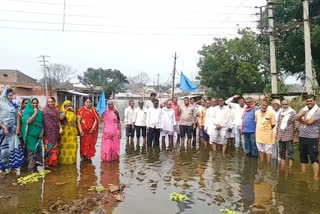 water-satyagraha-started-for-drowned-victims-of-sardar-sarovar-dam