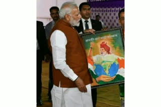 Hubballi artist given gift to PM Modi